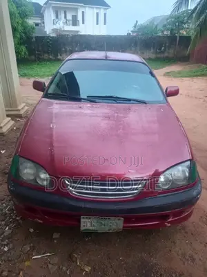 Toyota Avensis 2000 Red