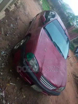 Toyota Avensis 2000 Red