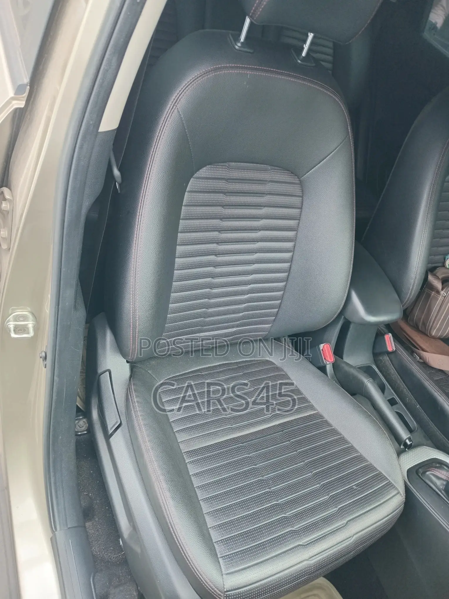 Kia Sonet 2021 Gold