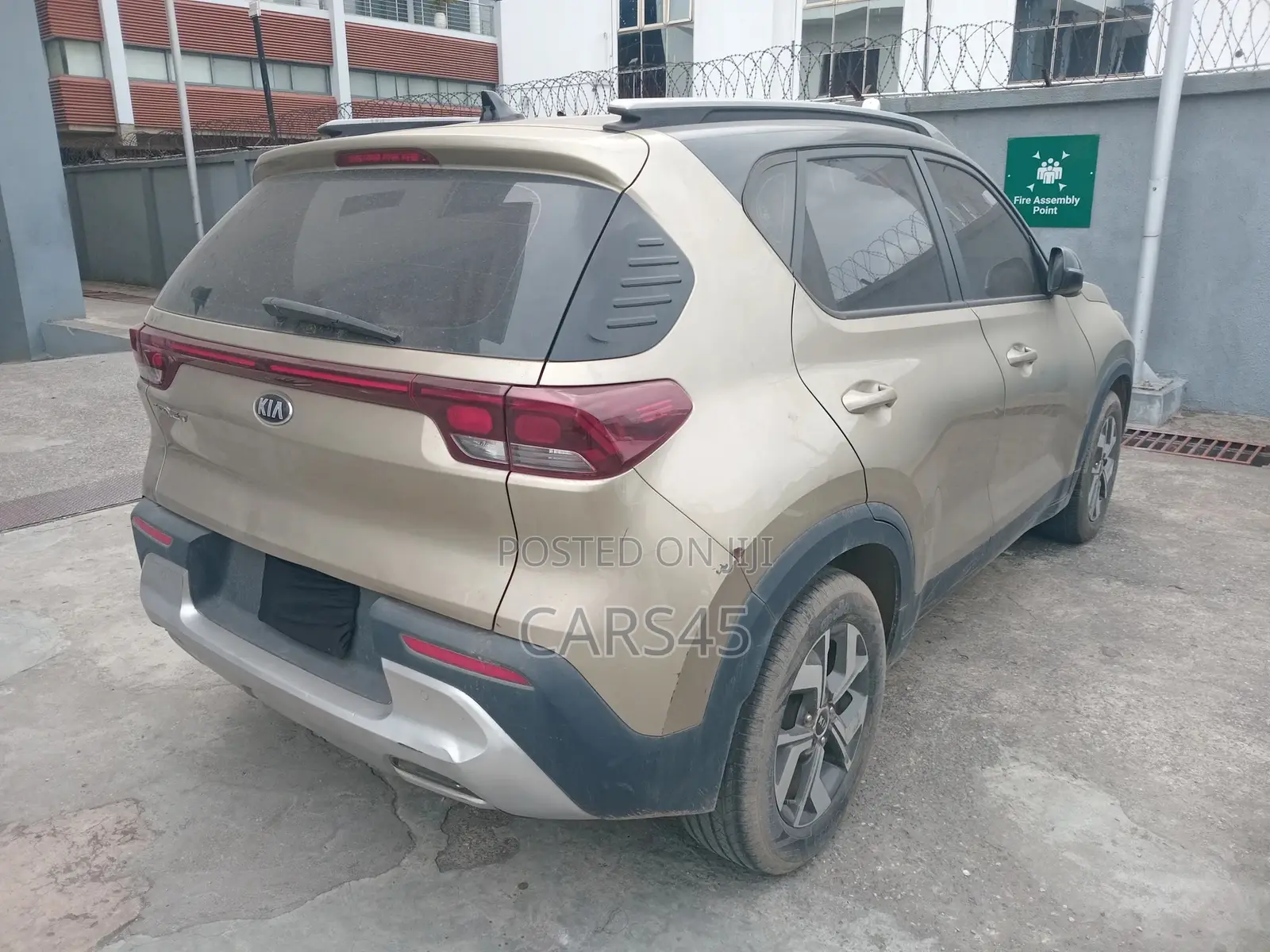 Kia Sonet 2021 Gold