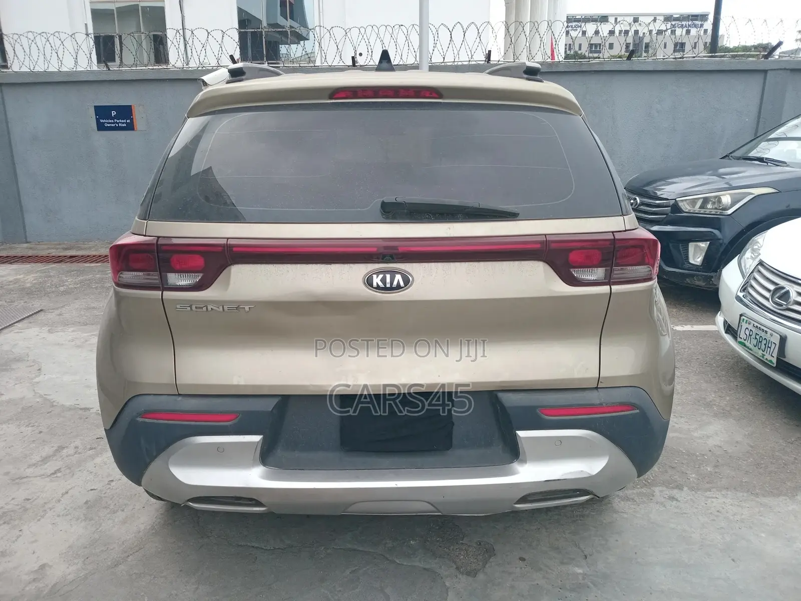 Kia Sonet 2021 Gold