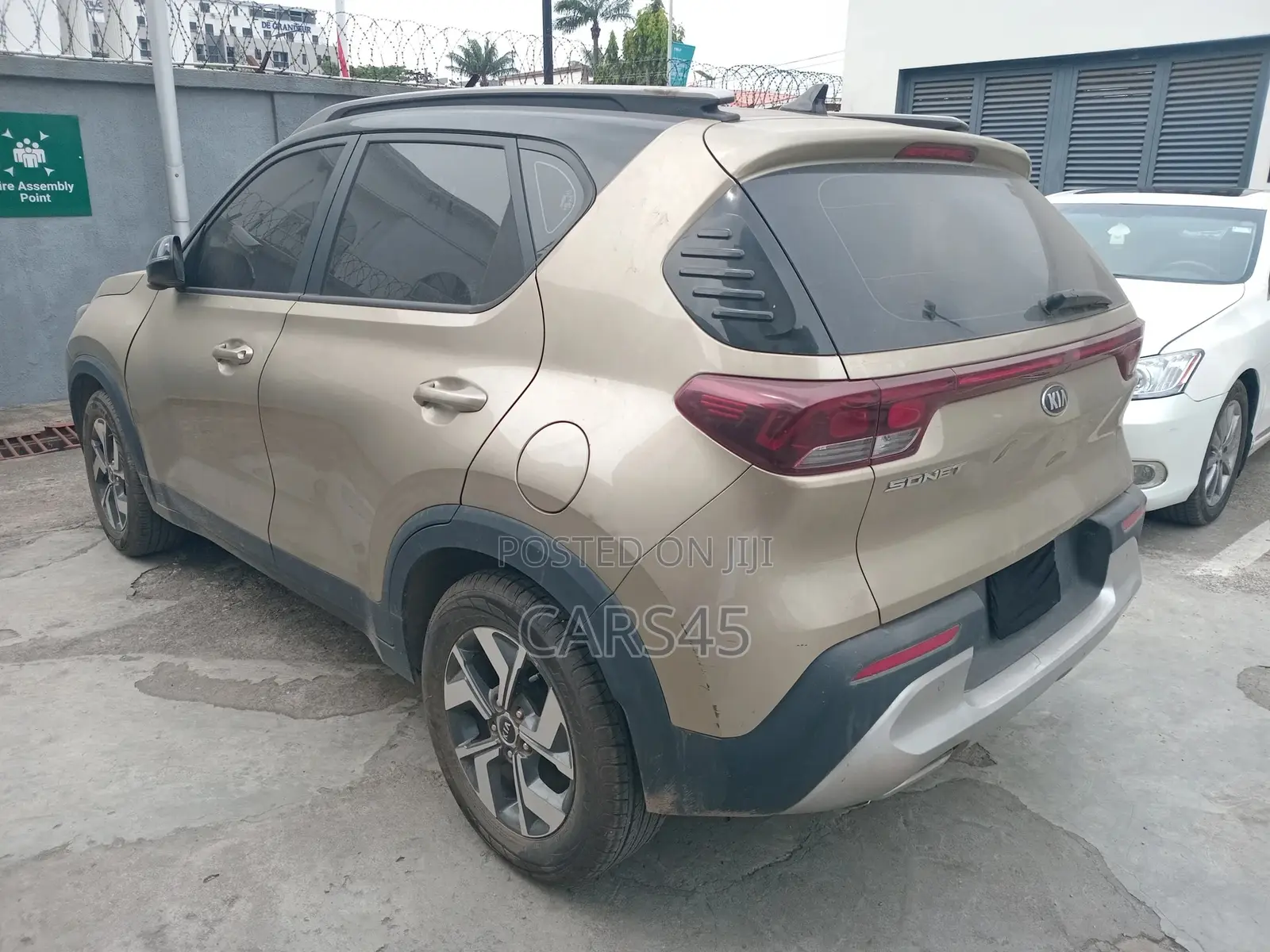 Kia Sonet 2021 Gold