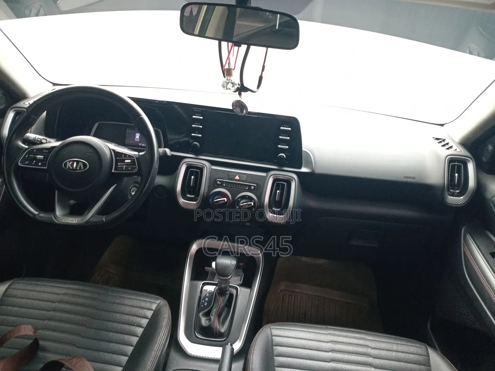 Kia Sonet 2021 Gold