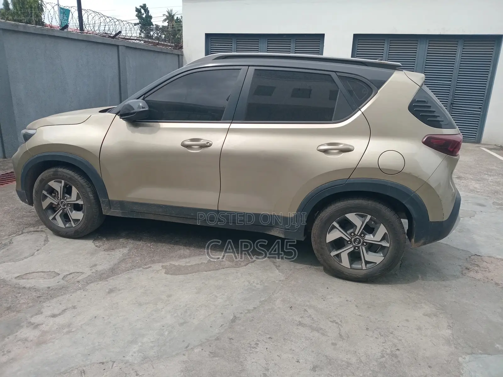 Kia Sonet 2021 Gold
