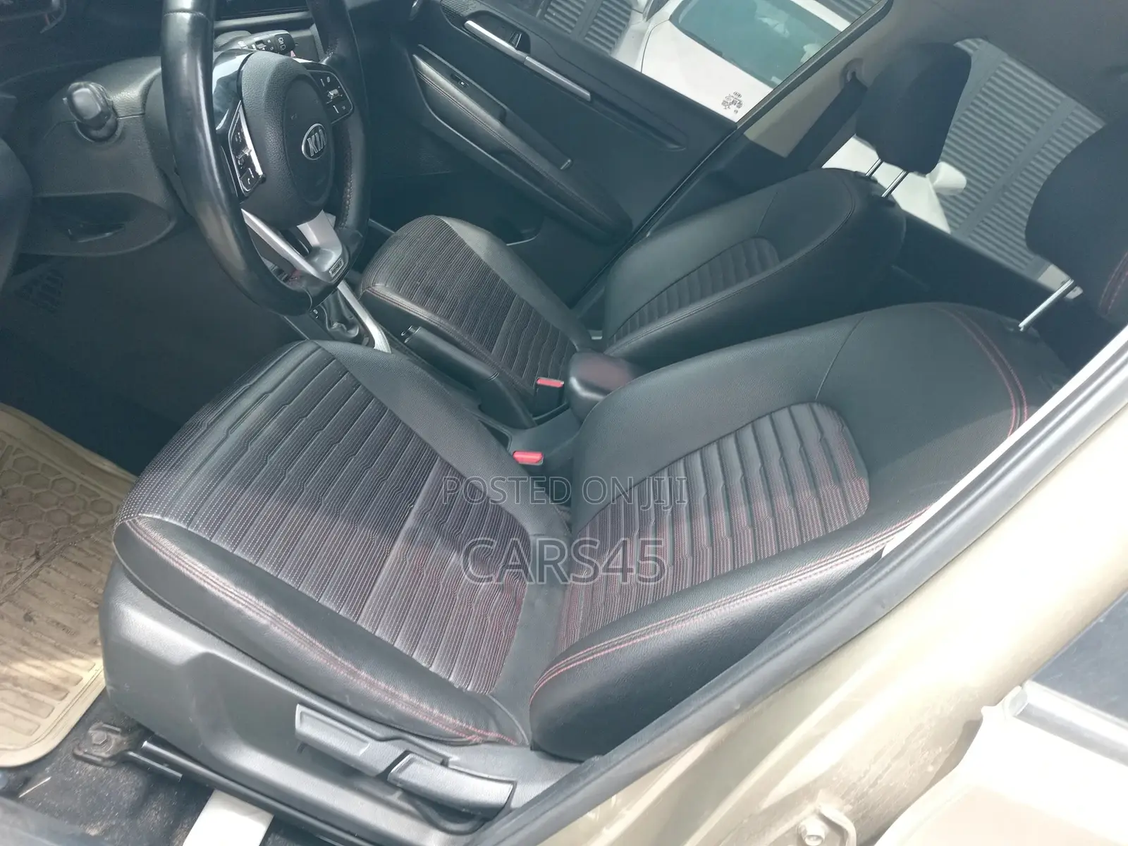 Kia Sonet 2021 Gold