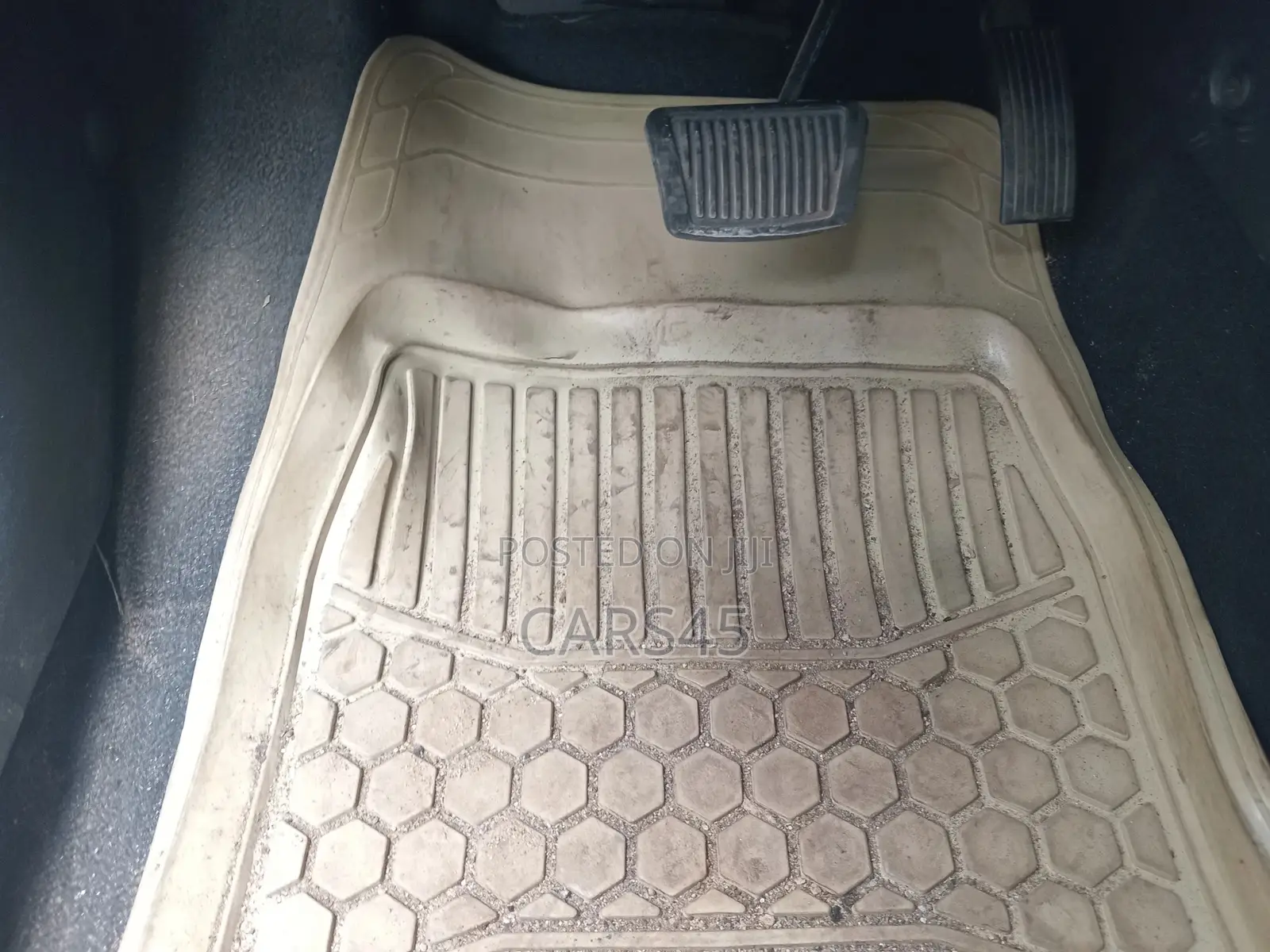 Kia Sonet 2021 Gold