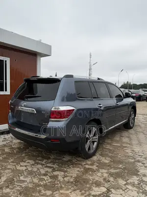 Toyota Highlander Limited 2012 Blue