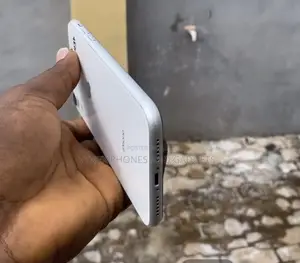 Apple iPhone XR 64 GB White