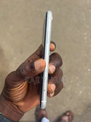 New Apple iPhone XR 64 GB Silver