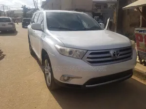 Toyota Highlander SE 2011 White