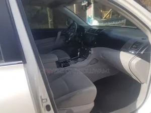 Toyota Highlander SE 2011 White
