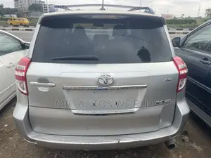 Toyota RAV4 2011 Silver