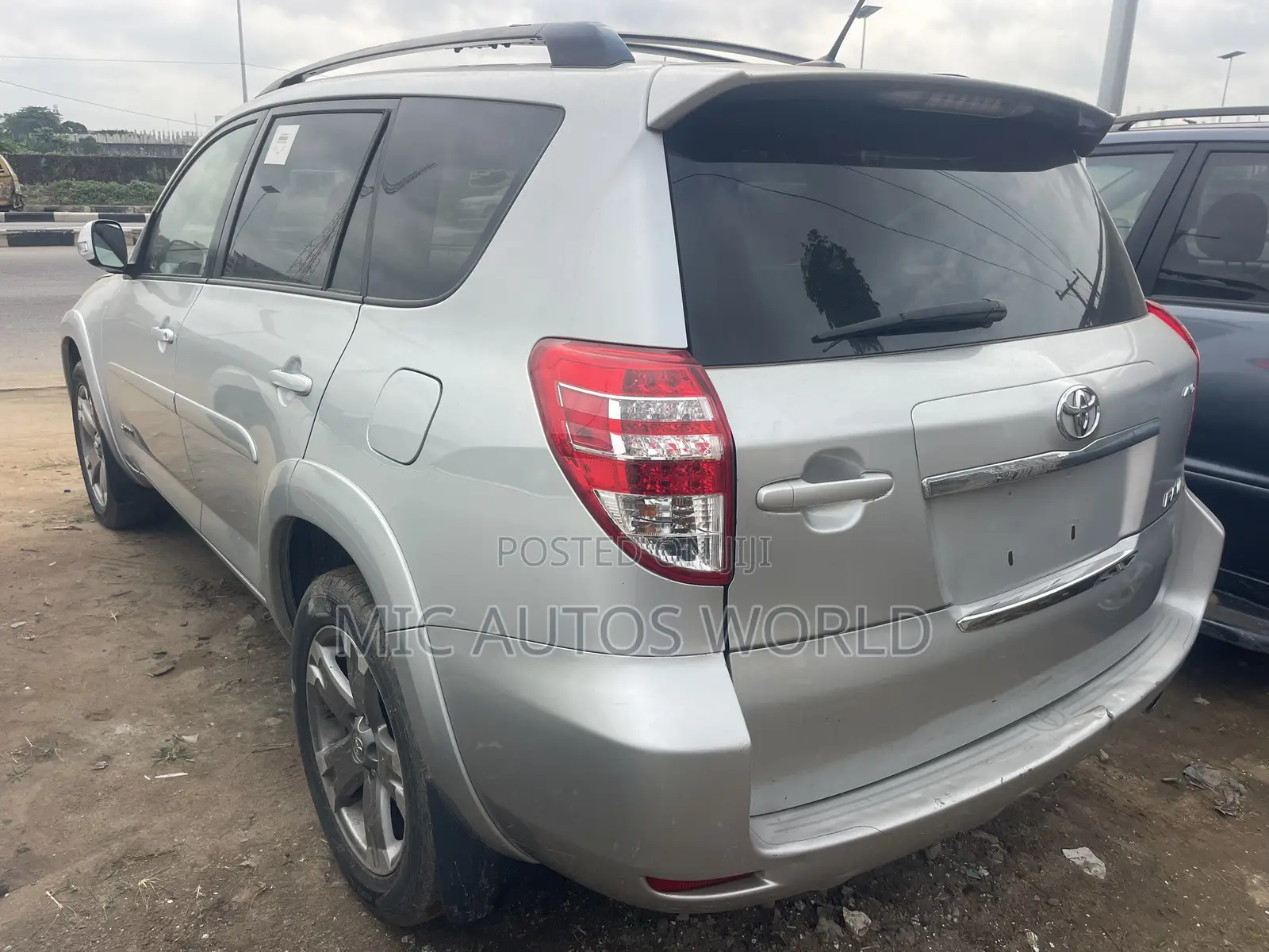 Toyota RAV4 2011 Silver