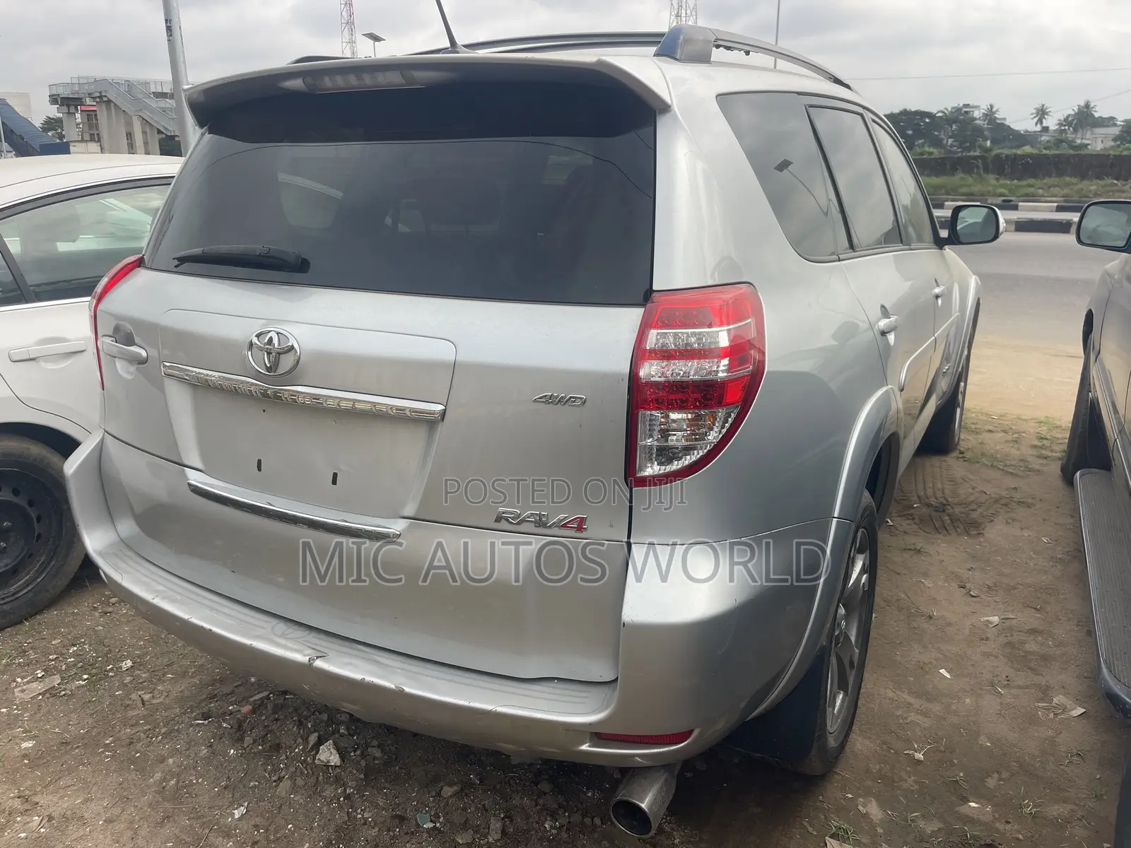 Toyota RAV4 2011 Silver