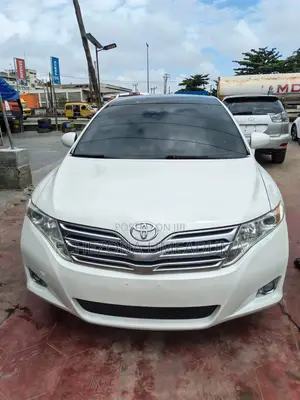 Toyota Venza XLE 2010 White