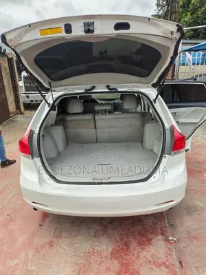 Toyota Venza XLE 2010 White