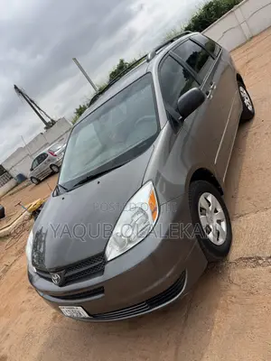 Toyota Sienna 2004 Gray