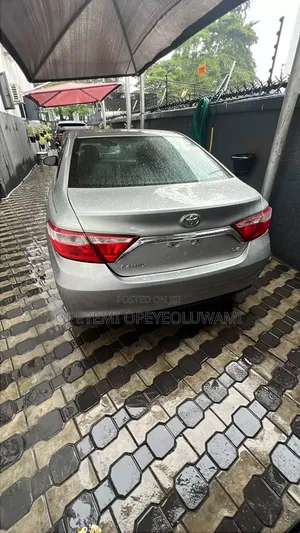 Toyota Camry LE 4dr Sedan (2.5L 4cyl 6A) 2015 Silver