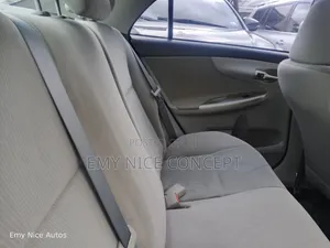 Toyota Corolla LE 4dr Sedan (1.8L 4cyl 4A) 2013 Silver