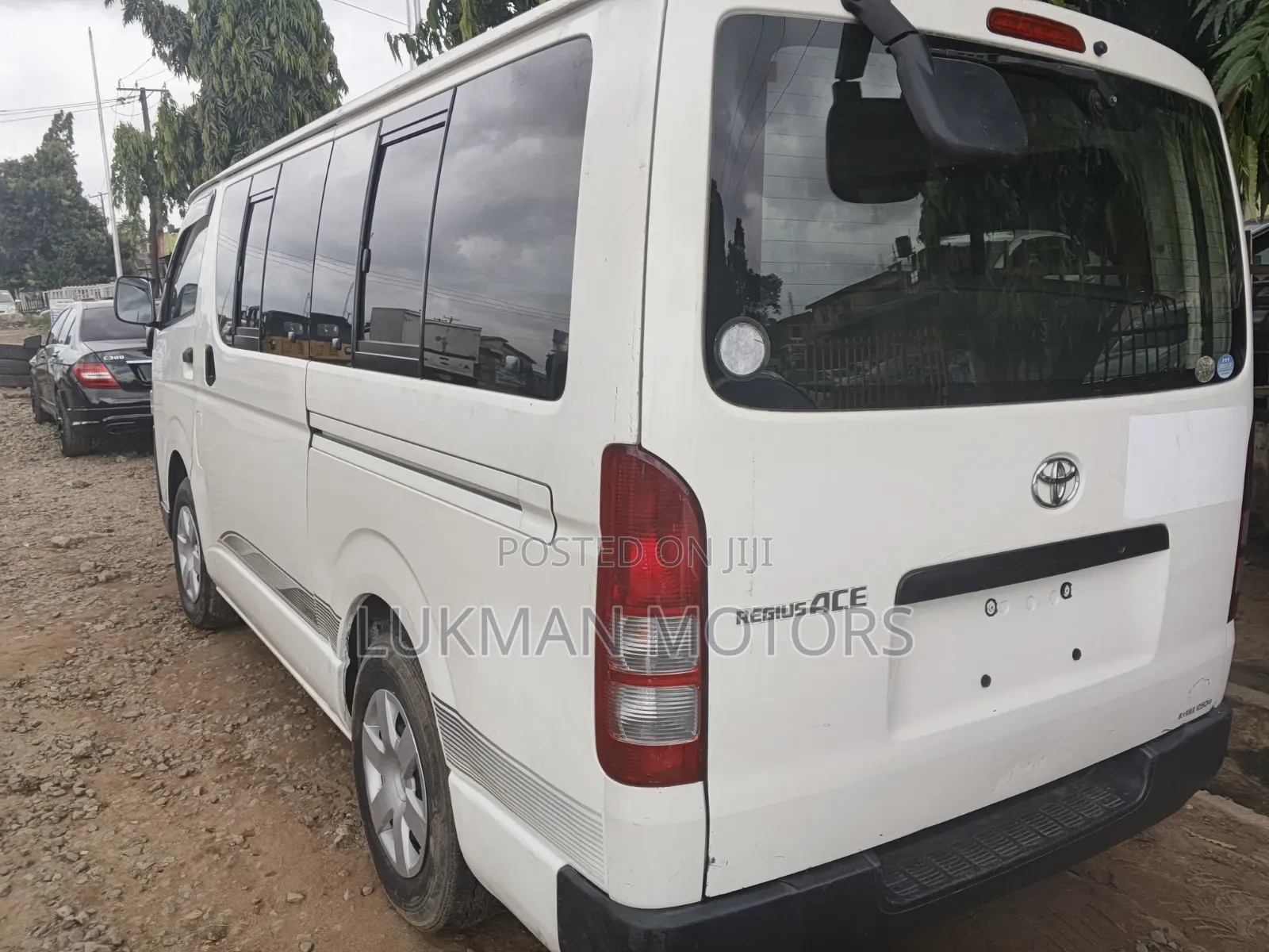 Toyota HiAce 2014 White