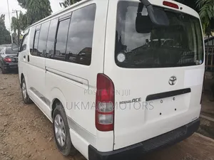 Toyota HiAce 2014 White