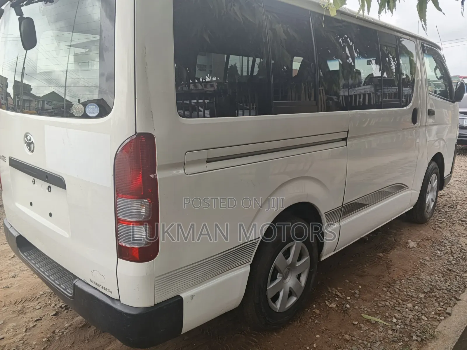Toyota HiAce 2014 White
