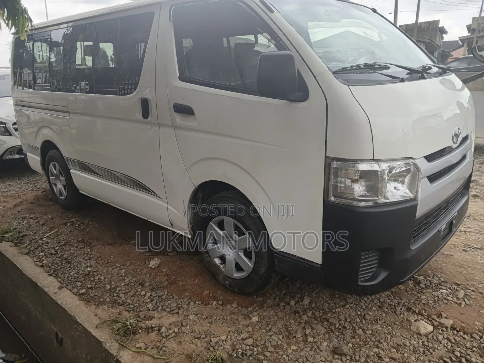 Toyota HiAce 2014 White