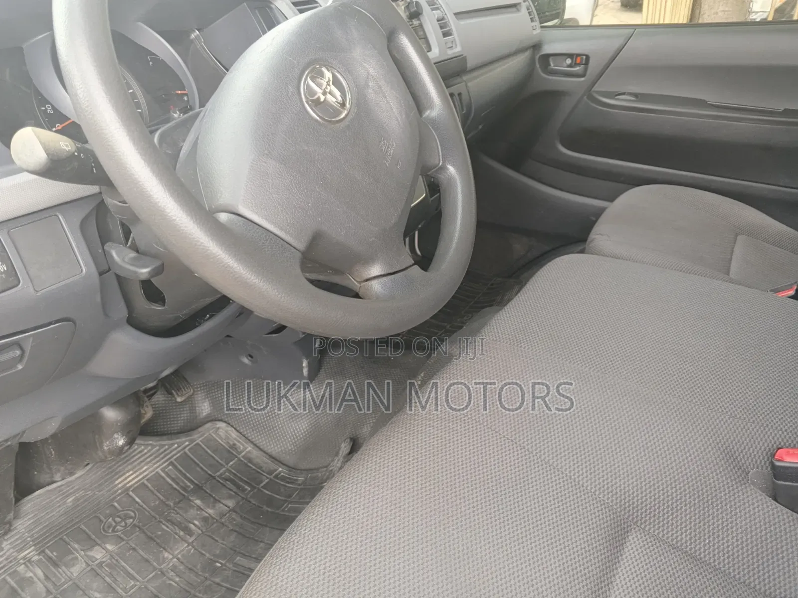 Toyota HiAce 2014 White
