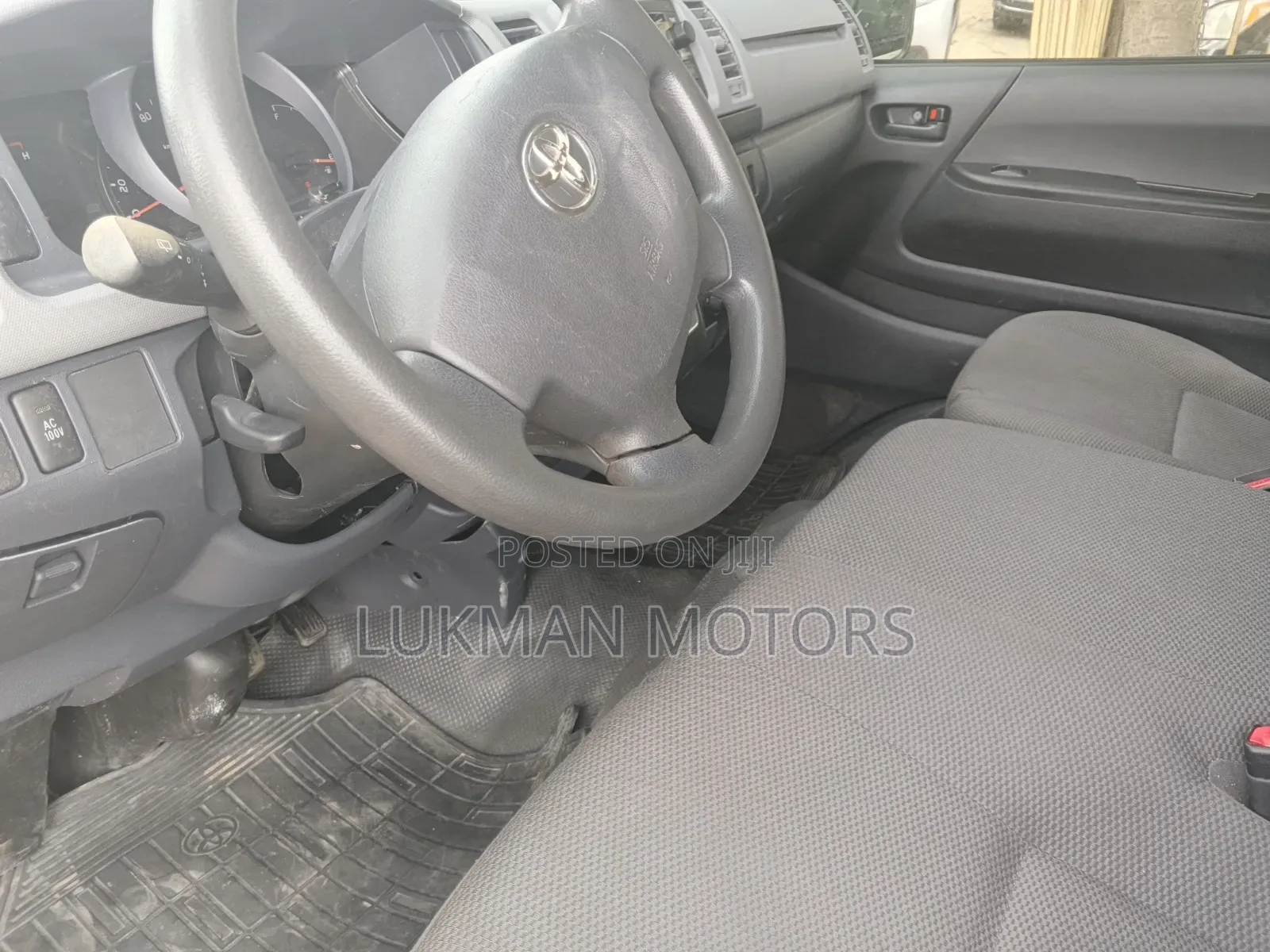 Toyota HiAce 2014 White