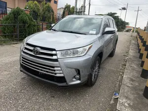 Toyota Highlander XLE 2019 Silver