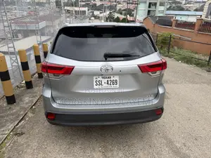 Toyota Highlander XLE 2019 Silver