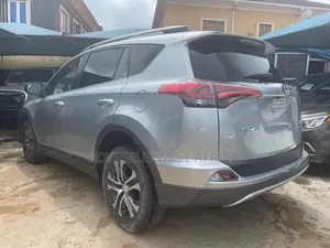 Toyota RAV4 LE AWD (2.5L 4cyl 6A) 2017 Silver