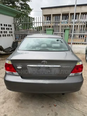 Toyota Camry LE 4dr Sedan (2.4L 4cyl 5A) 2005 Gray