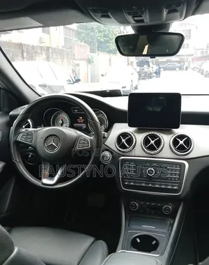 Mercedes-Benz GLA 250 2017 Silver