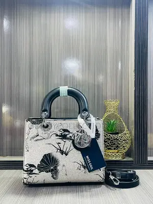 *Miss Gail Medium Size Handbag  Available in 6colors 