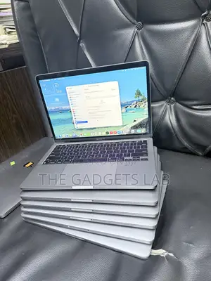 Laptop Apple MacBook Pro 2022 M2 16GB Apple M2 SSD 512GB