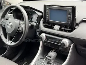 Toyota RAV4 XLE AWD 2020 Red