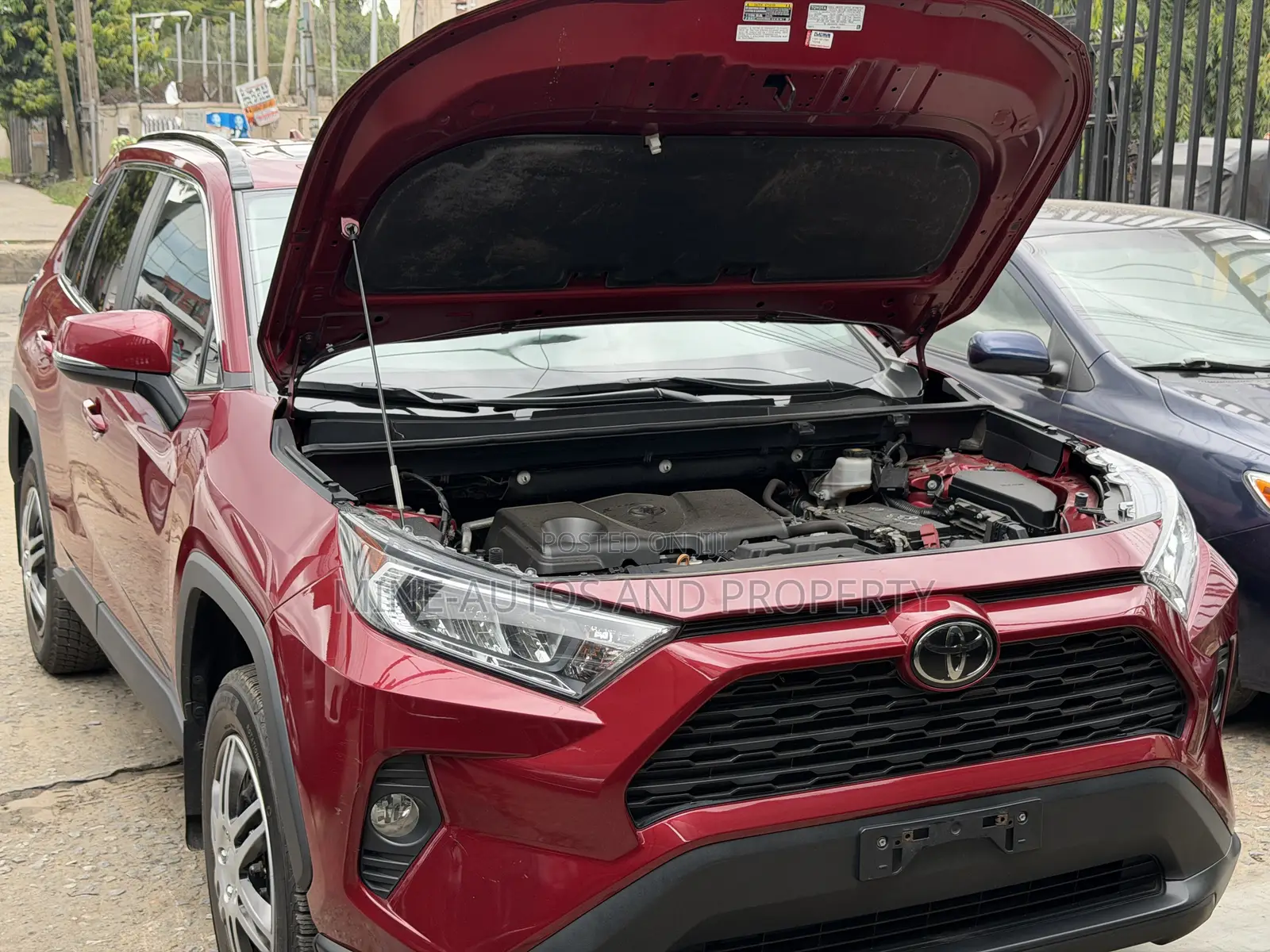 Toyota RAV4 XLE AWD 2020 Red