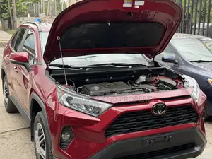 Toyota RAV4 XLE AWD 2020 Red