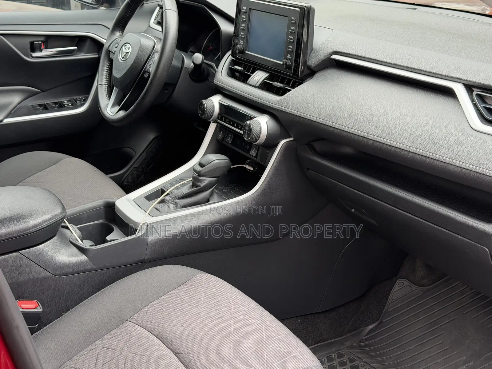 Toyota RAV4 XLE AWD 2020 Red