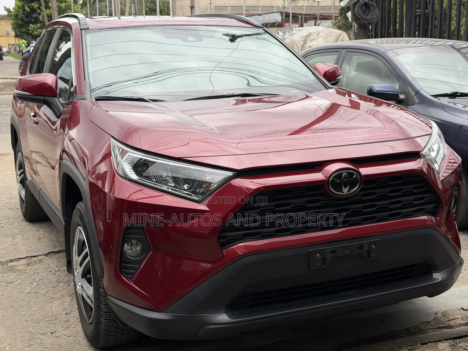 Toyota RAV4 XLE AWD 2020 Red