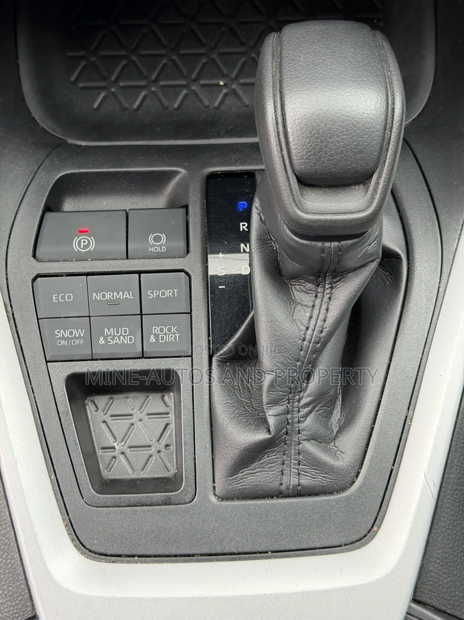 Toyota RAV4 XLE AWD 2020 Red