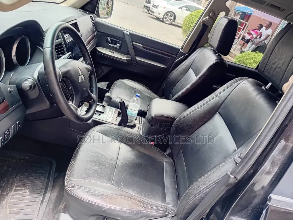 Mitsubishi Pajero 2015 Black