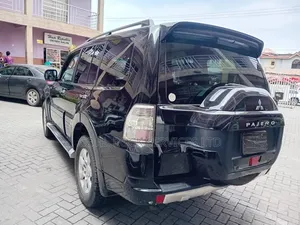 Mitsubishi Pajero 2015 Black