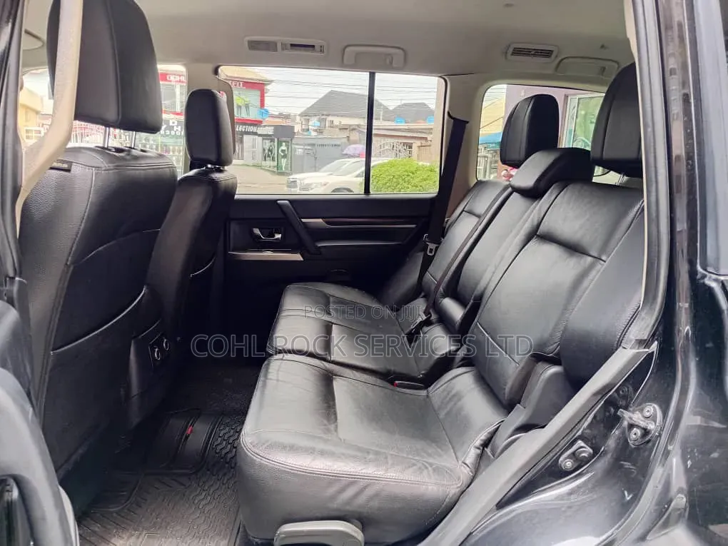 Mitsubishi Pajero 2015 Black
