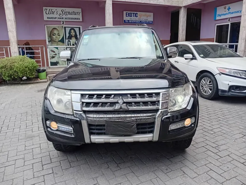 Mitsubishi Pajero 2015 Black