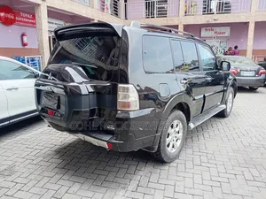 Mitsubishi Pajero 2015 Black