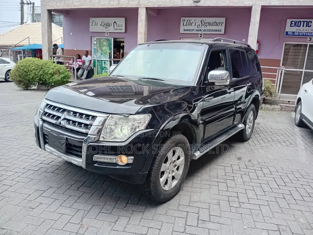 Mitsubishi Pajero 2015 Black