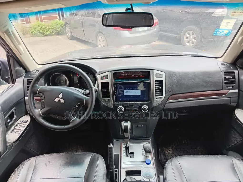 Mitsubishi Pajero 2015 Black