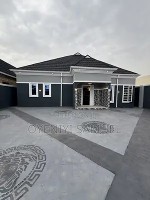 3bdrm Bungalow in Success Estate, Ibadan for sale